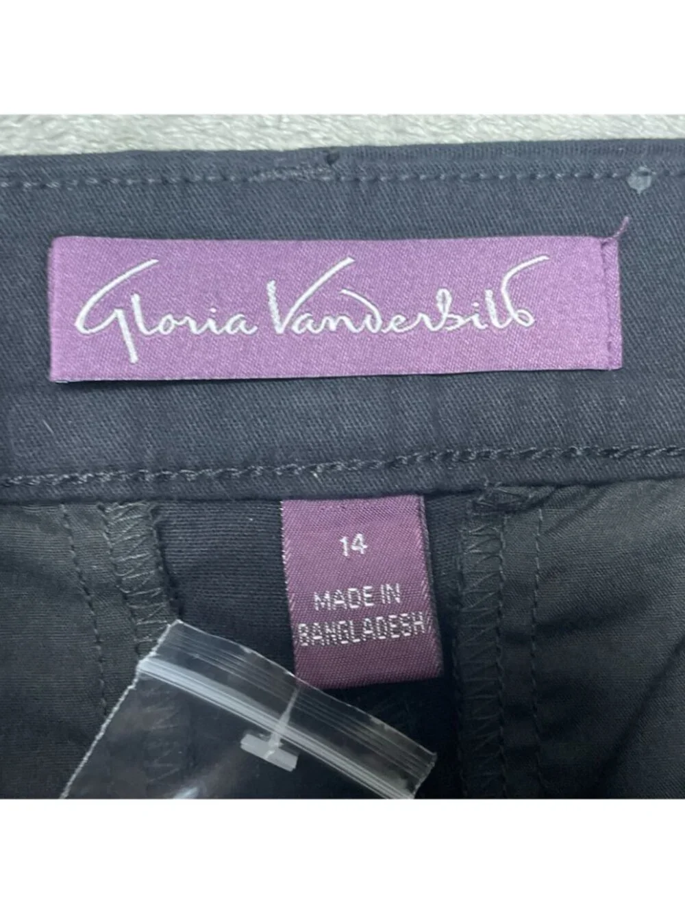 NWT Gloria Vanderbilt Women's 14 Mid Rise Stretch Twill Chino Shorts Black G2024
